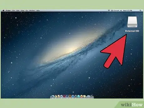 Ikonekta ang Panlabas na Hard Drive sa Macbook Pro Hakbang 2