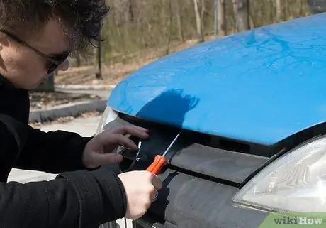 Open the Hood of a Vehicle Step 4