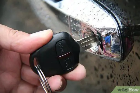 Resetirajte tvornički alarm za automobil Korak 2