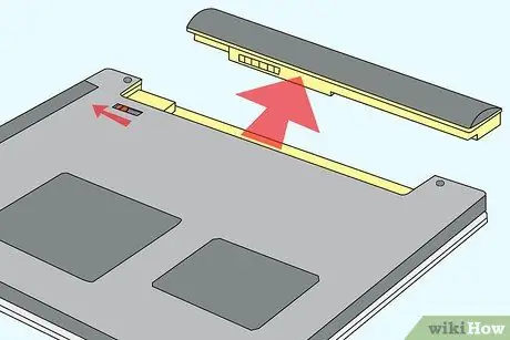 Sauvez un ordinateur portable de l'étape 3 des dommages causés par les liquides