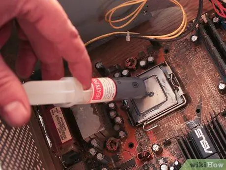 Reparar el sobrecalentamiento de la computadora causado por el disipador de calor bloqueado Paso 10