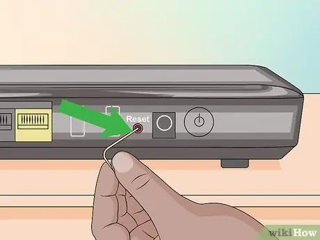 Resetați un router Netgear Pasul 2