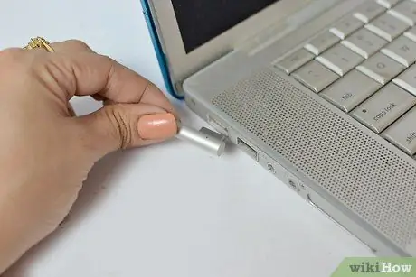 Sanibisha Batri ya Laptop kwenye Macbook Hatua ya 1