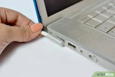 قم بمعايرة بطارية كمبيوتر محمول على جهاز Macbook الخطوة 3