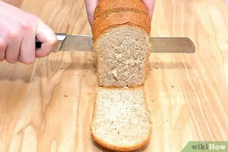 Brot in Scheiben schneiden Schritt 3