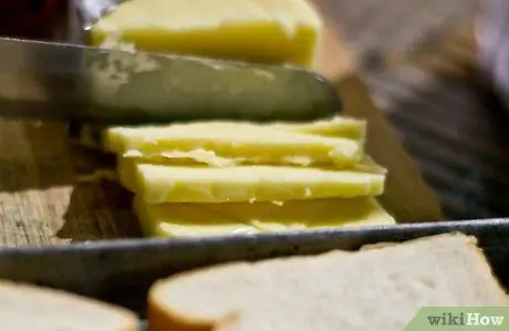 'Haga un sándwich de queso "asado" en un horno tostador Paso 2