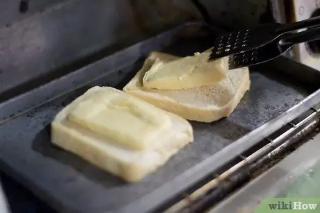 'Maak een "gegrilde" kaassandwich in een broodroosteroven Stap 4