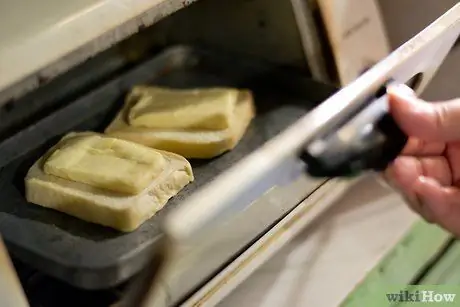 'Feu un sandvitx de formatge "a la planxa" en un forn de torradora. Pas 5