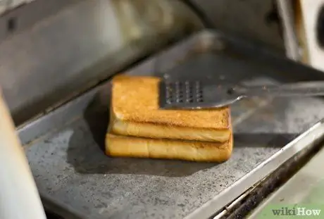 'Feu un sandvitx de formatge "a la planxa" en un forn de torradora. Pas 7