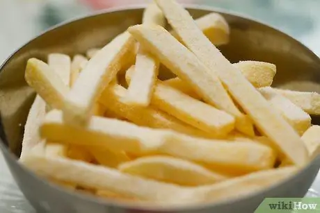 Haga excelentes papas fritas caseras con queso Paso 1