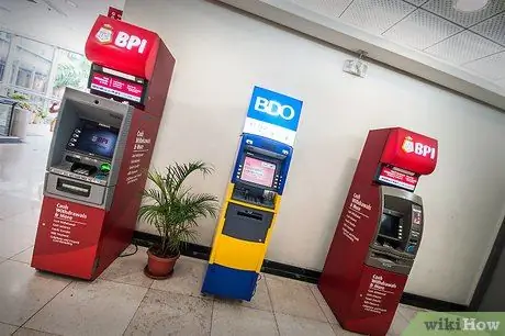 Mag-withdraw ng Cash mula sa isang Automated Teller Machine Hakbang 1