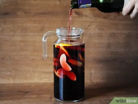 Služi Sangria Step 1