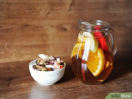 Ini melayani Sangria Langkah 23