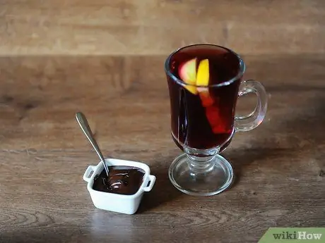 Ini melayani Sangria Langkah 25