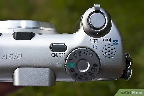 Kumuha ng larawan gamit ang digital camera Hakbang 1