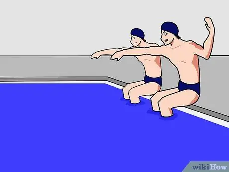 Jemandem das Schwimmen beibringen Schritt 2