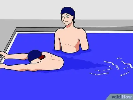 Jemandem das Schwimmen beibringen Schritt 3