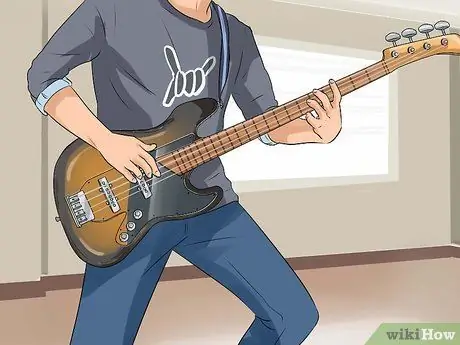 Turuan ang Iyong Sarili na Maglaro ng Bass Guitar Hakbang 4