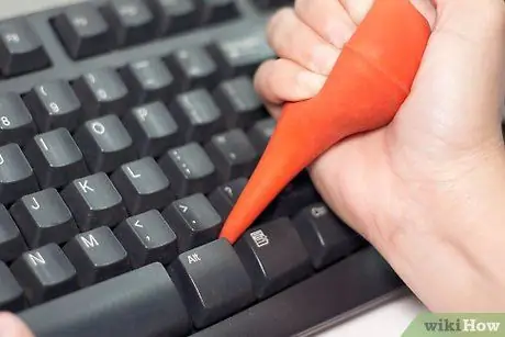 Reparieren Sie eine verklemmte Tastaturtaste Schritt 3