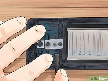 Remova a bateria de um LG G2 Passo 10