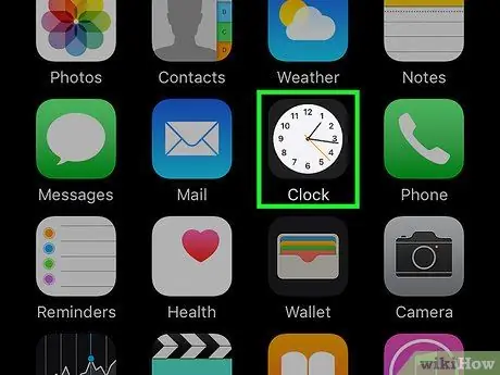 Stellen Sie einen Wecker auf einer iPhone-Uhr Schritt 1