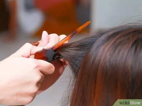 Tragen Sie Highlight- und Lowlight-Folien auf das Haar auf Schritt 12